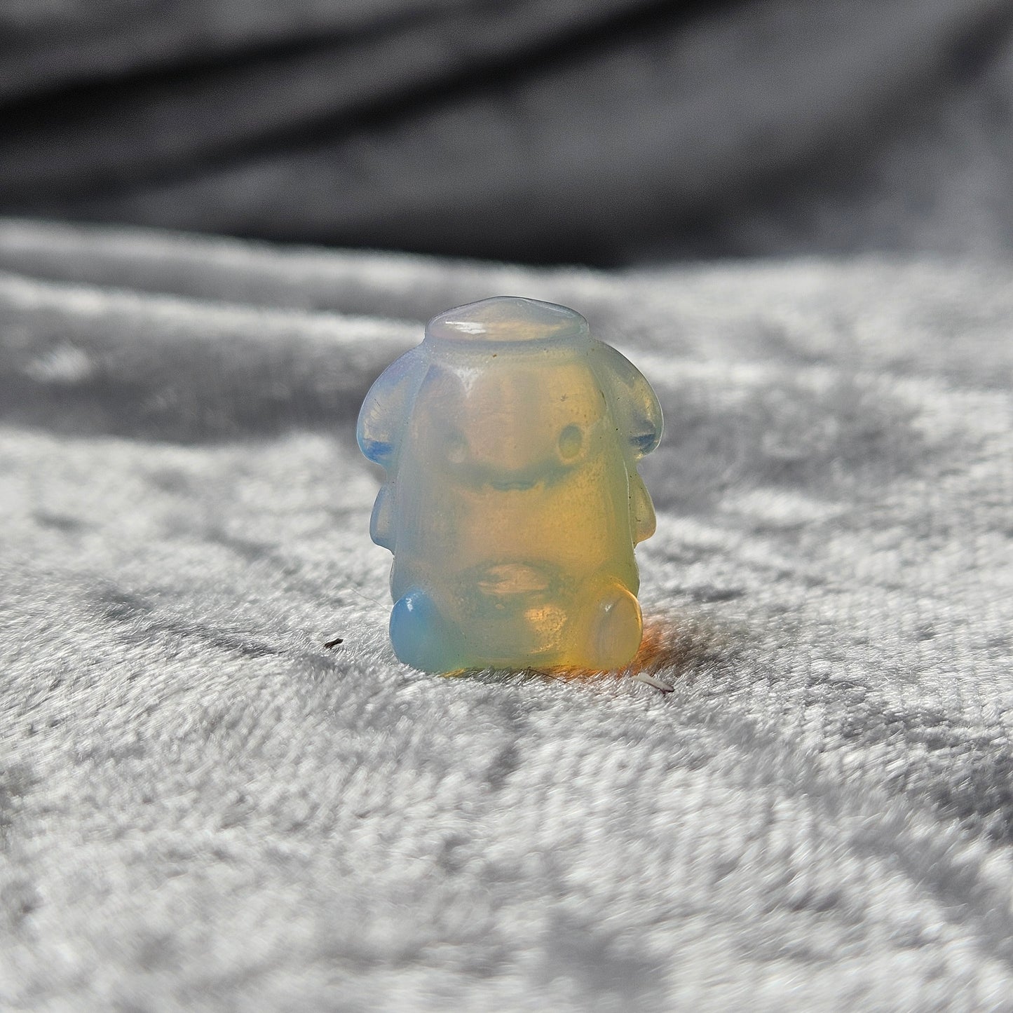 Opalite Pompompurrin Mini Carving